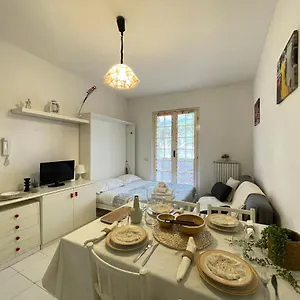  Appartamento Zona Poeti - Relax In Piscina - Free Parking Italia